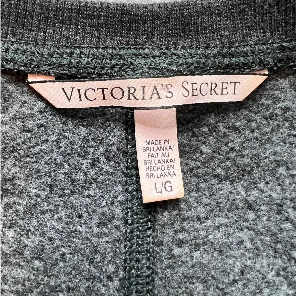 Victoria's Secret Gray with Sequin Graphic Crew Neck Pull Over Sweater- L - Picture 5 of 13